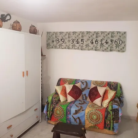 In Al Piano Terra فندق مبيت وإفطار كالياري